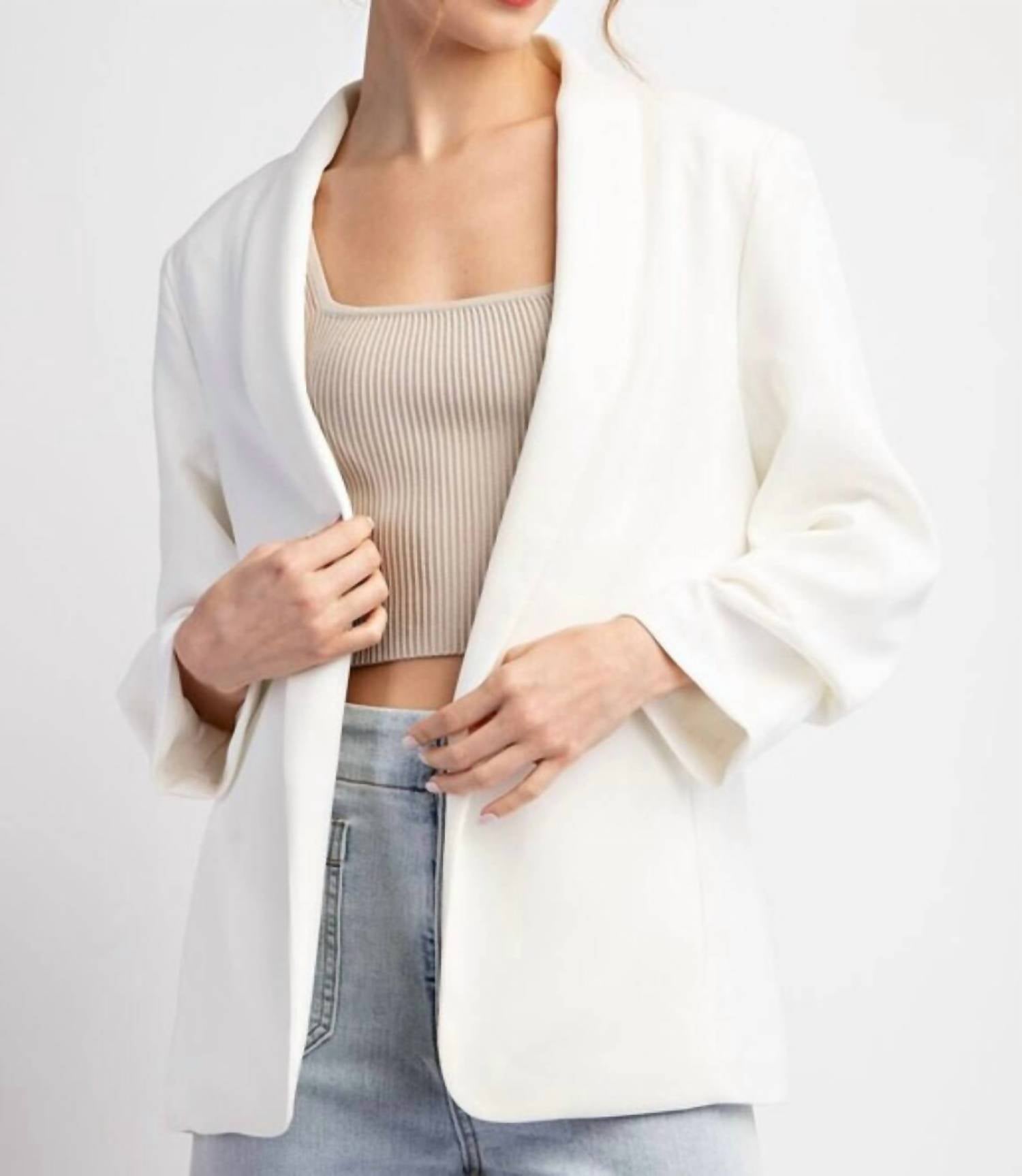 Ноэль укороченный жакет с рукавами в цвете айвори Eesome, кремовый
Ноэль укороченный жакет с рукавами в цвете айвори Eesome, кремовый