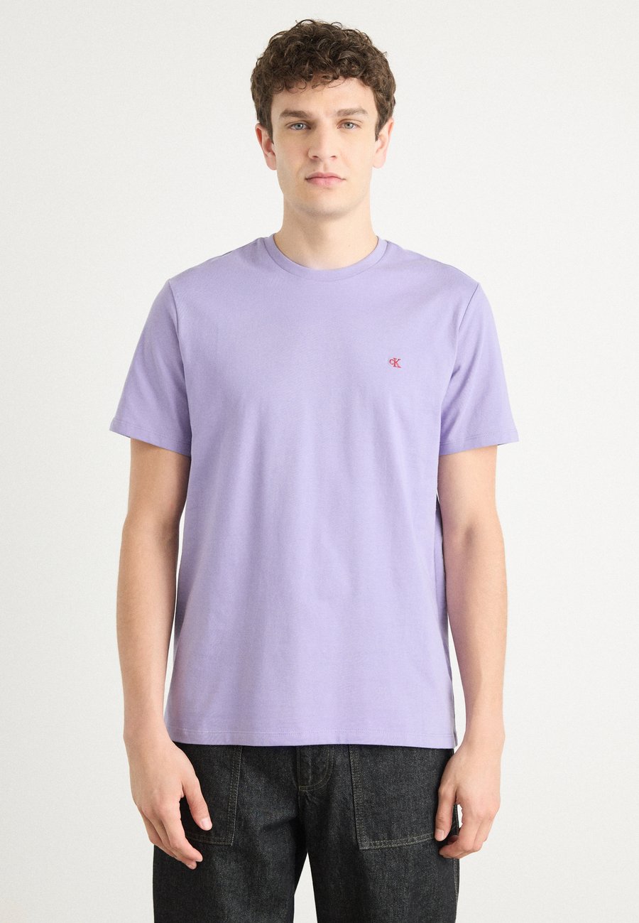 Футболка Calvin Klein Jeans CLASSIC MONOGRAM TEE, Daybreak/Purple
Футболка Calvin Klein Jeans CLASSIC MONOGRAM TEE, Daybreak/Purple