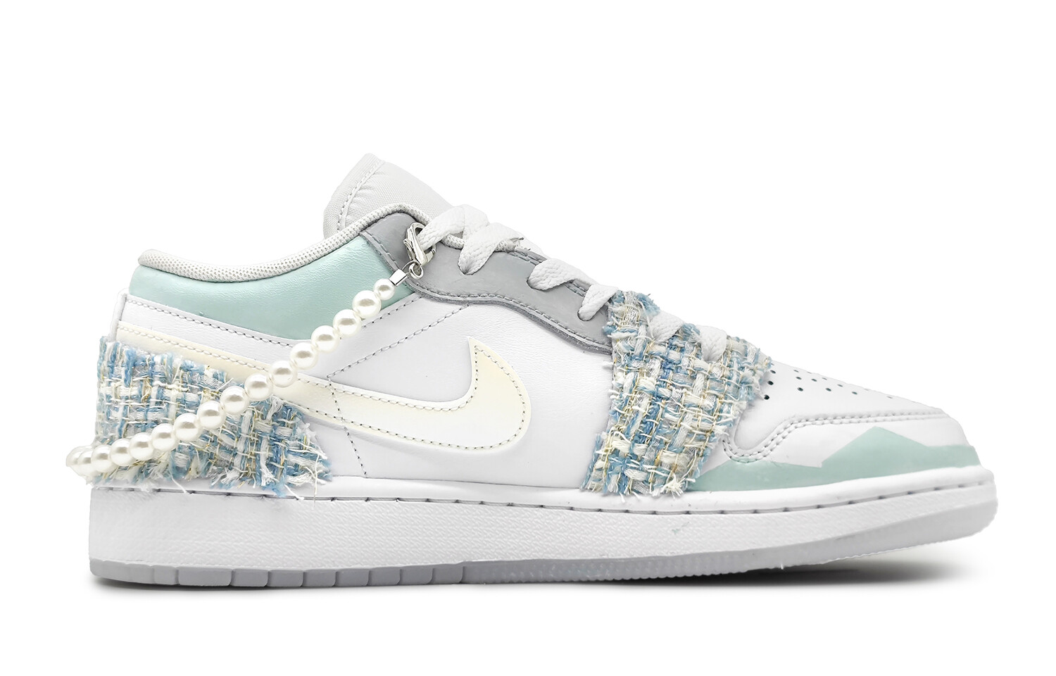 Кроссовки Air Jordan 1 Vintage Basketball Shoes Women's Low-top White, синий/белый
Кроссовки Air Jordan 1 Vintage Basketball Shoes Women's Low-top White, синий/белый