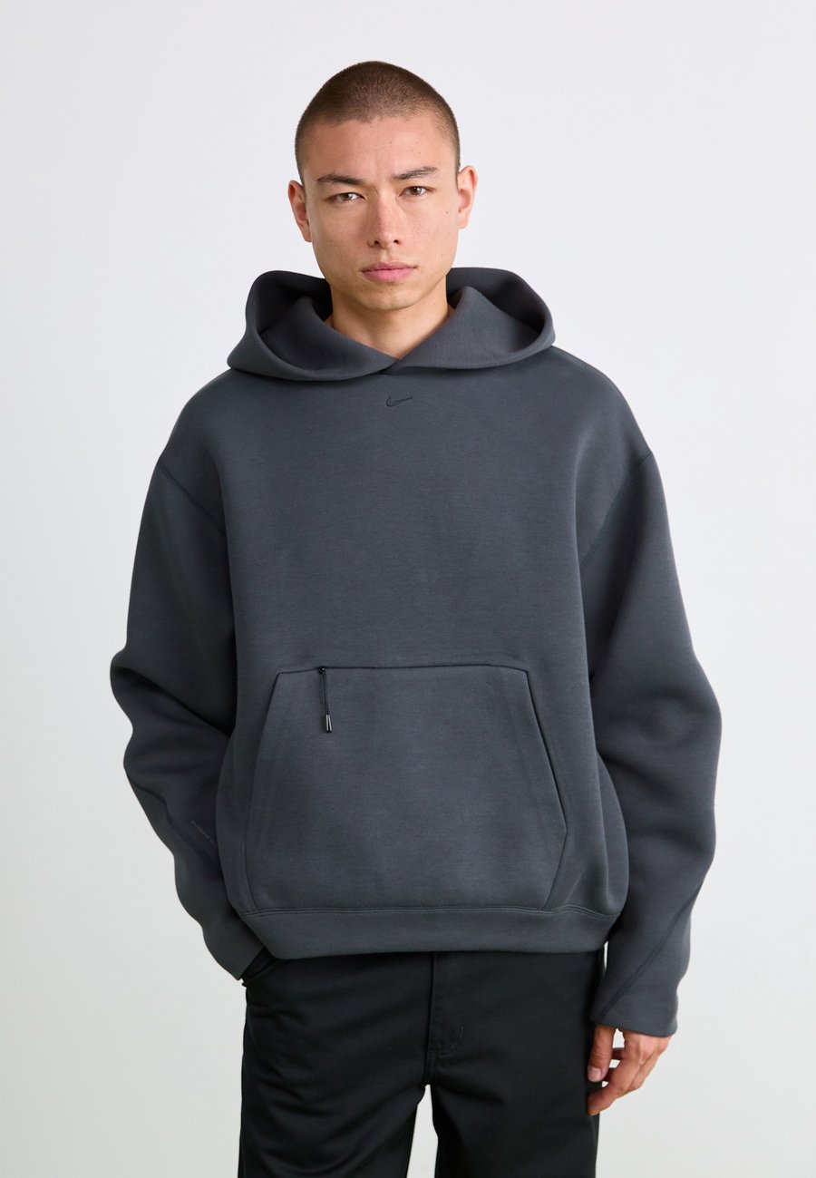 Худи Nike Sportswear TECH FLEECE HOODIE, Anthracite
Худи Nike Sportswear TECH FLEECE HOODIE, Anthracite
