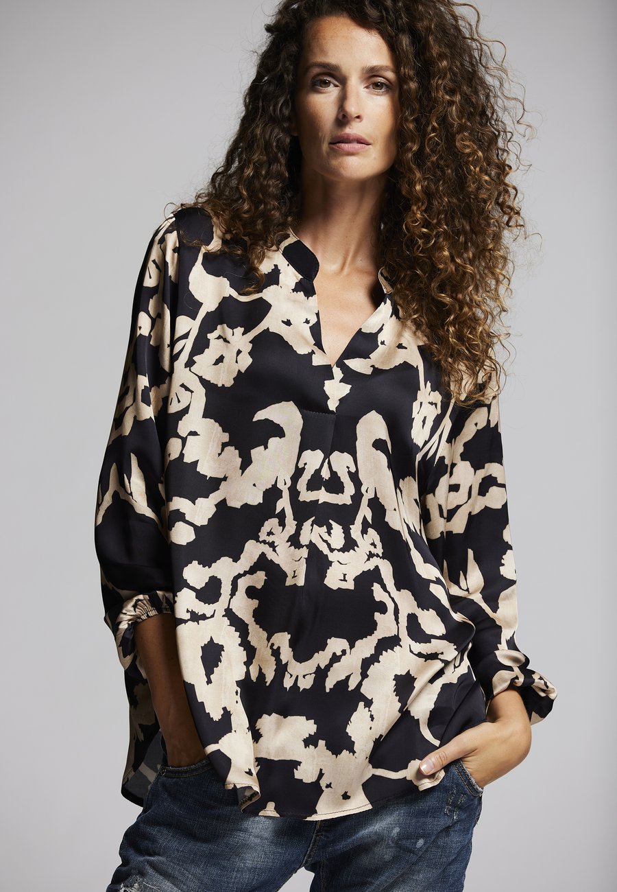 Блуза Andijamo MODERN FLOWER, Black Cream/Black
Блуза Andijamo MODERN FLOWER, Black Cream/Black