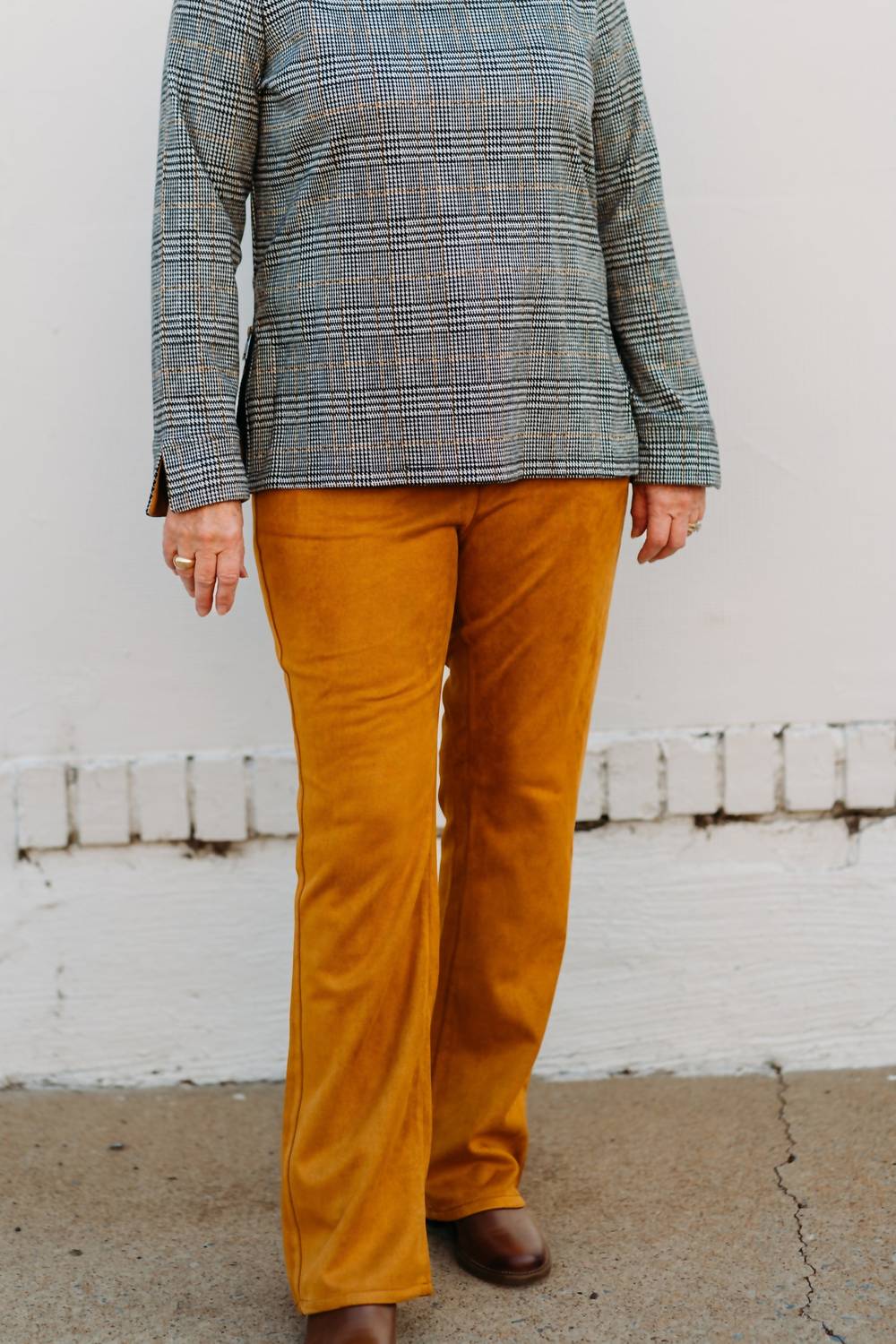 Джинсы с расклешенными штанинами в коричневом цвете Brown Multiples
Джинсы с расклешенными штанинами в коричневом цвете Brown Multiples