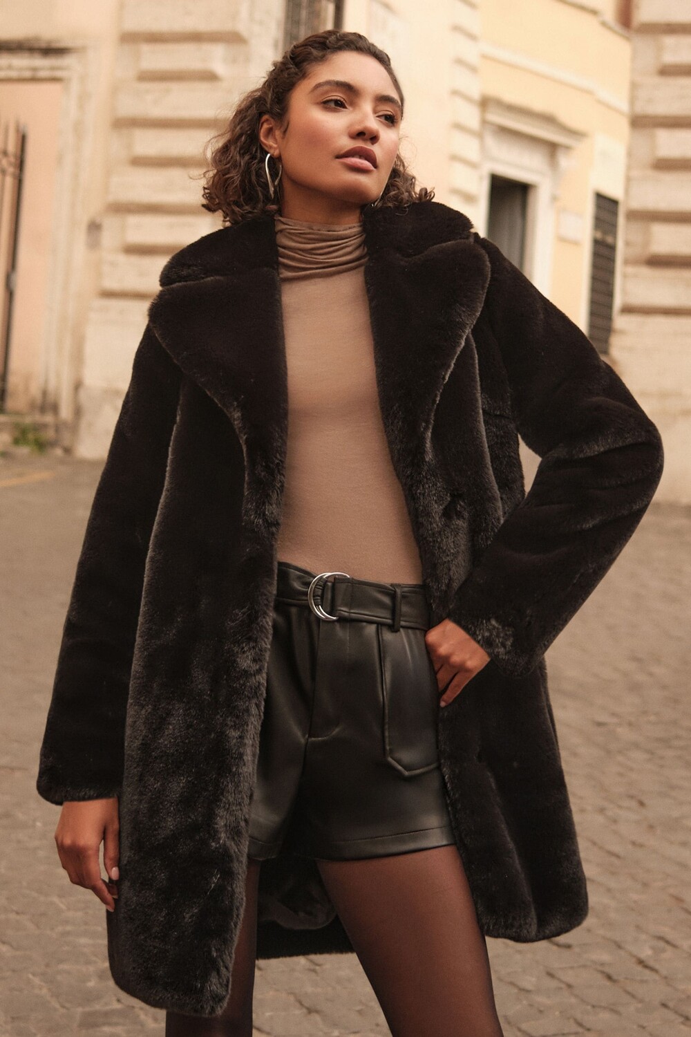 Длинная шуба из искусственного меха Friends Like These, черный
Длинная шуба из искусственного меха Friends Like These, черный