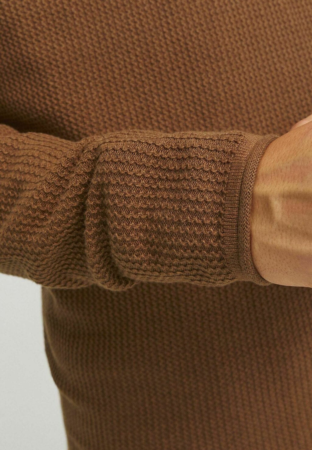 Джемпер MIT RUNDHALS Jack & Jones, коричневый
Джемпер MIT RUNDHALS Jack & Jones, коричневый