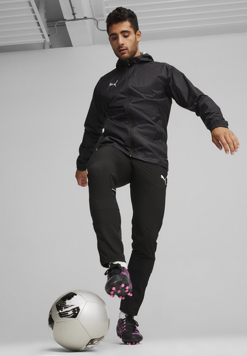 Тренировочная куртка TEAMFINAL ALLWETTER Puma, черный
Тренировочная куртка TEAMFINAL ALLWETTER Puma, черный