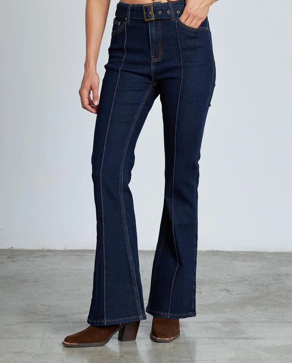 Женские расклешенные джинсы с регулируемым ремнем и застежкой на молнию Alma en Pena, темно-синий
Женские расклешенные джинсы с регулируемым ремнем и застежкой на молнию Alma en Pena, темно-синий