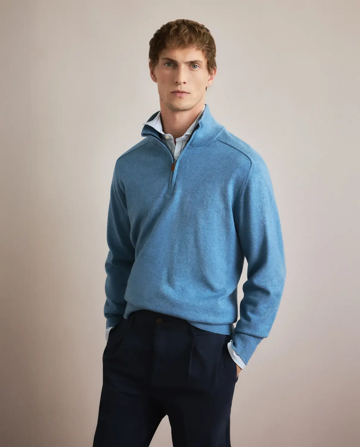 Мужской джемпер с полукруглой молнией, гладкий, из мериносовой шерсти Emidio Tucci, индиго
Мужской джемпер с полукруглой молнией, гладкий, из мериносовой шерсти Emidio Tucci, индиго