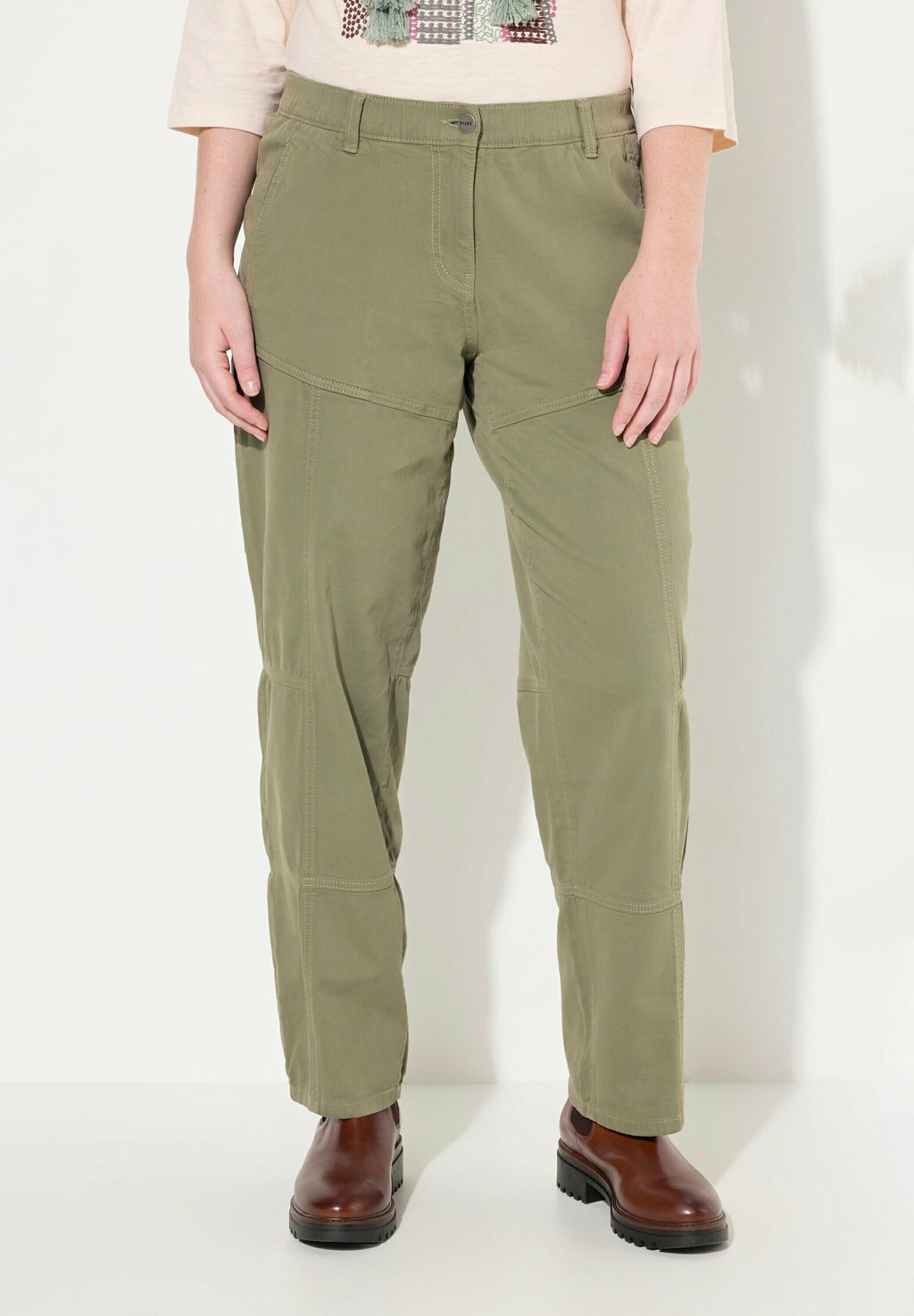 Брюки WEITES BEIN ELASTIKBUND Ulla Popken, оливковый
Брюки WEITES BEIN ELASTIKBUND Ulla Popken, оливковый