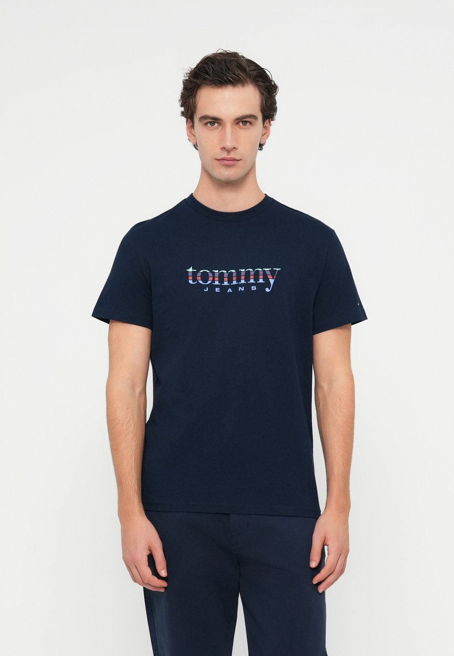 Футболка Tommy Jeans GRAPH , Dark Night Navy/Dark Blue
Футболка Tommy Jeans GRAPH , Dark Night Navy/Dark Blue