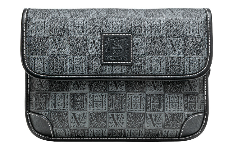 Vanessa Hogan Мужская сумка через плечо с монограммой, Черный
Vanessa Hogan Мужская сумка через плечо с монограммой, Черный