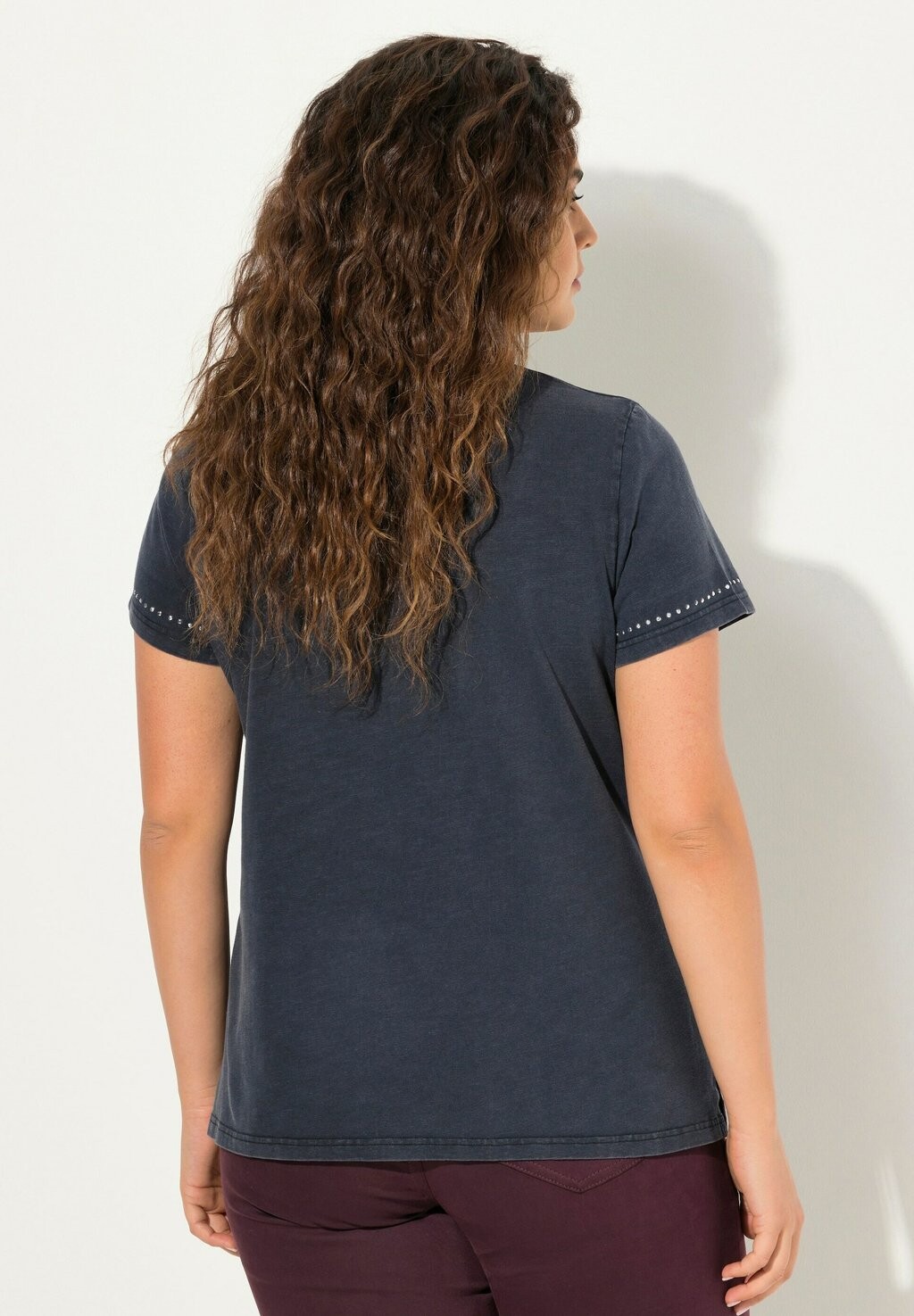 Футболка с принтом COLD DYED RHINESTONE DETAIL CAP SLEEVE Ulla Popken, черный
Футболка с принтом COLD DYED RHINESTONE DETAIL CAP SLEEVE Ulla Popken, черный