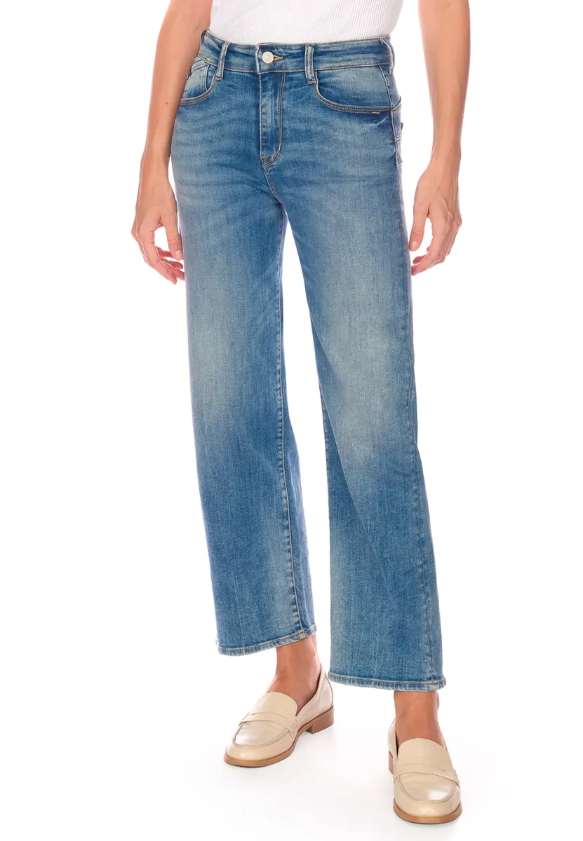 Брюки Le Temps Des Cerises 7/8 "Jean Femme Pulp" с практичными карманами на ногах, синий
Брюки Le Temps Des Cerises 7/8 "Jean Femme Pulp" с практичными карманами на ногах, синий