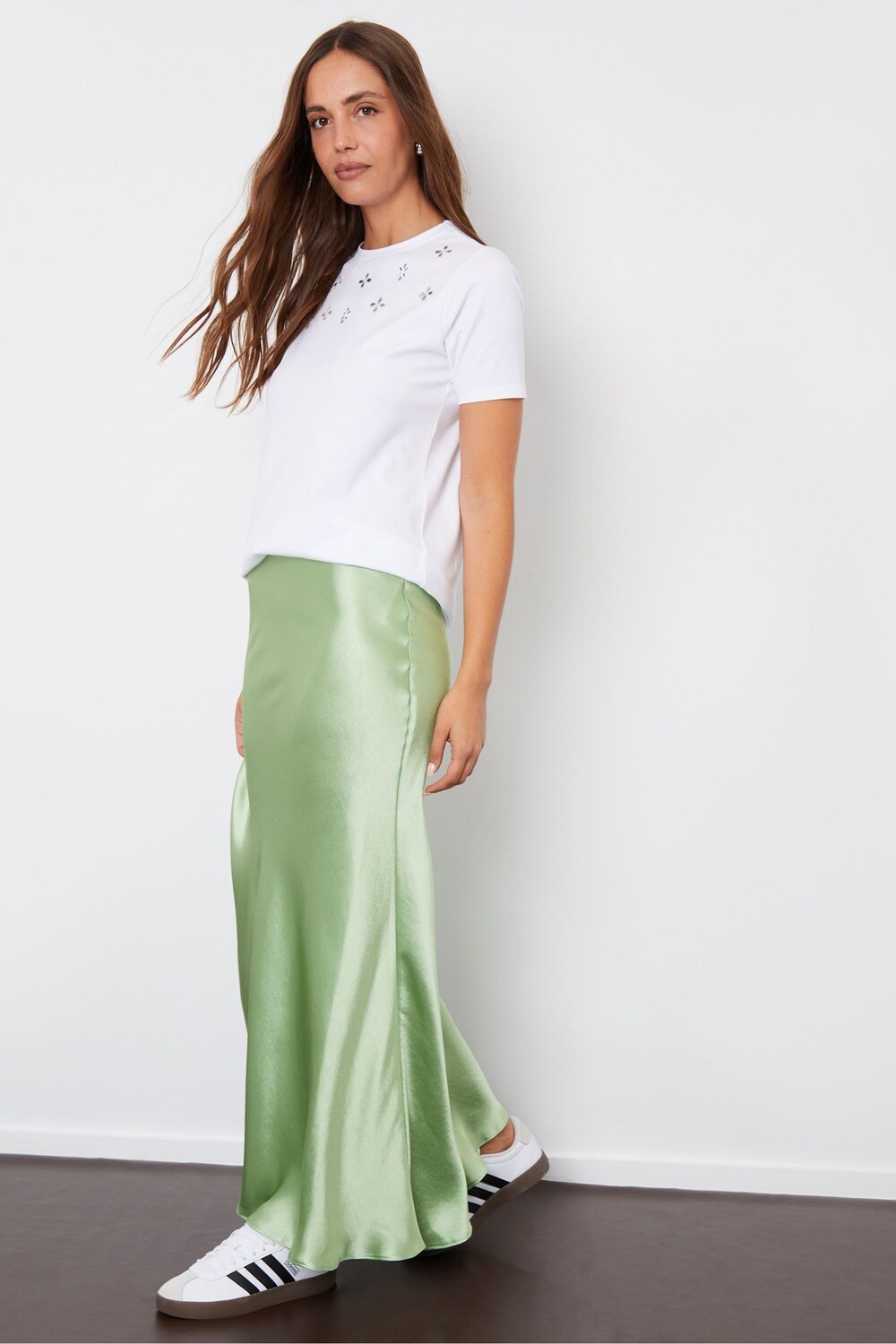 Юбка комбинация макси из атласа Threadbare, зеленый
Юбка комбинация макси из атласа Threadbare, зеленый