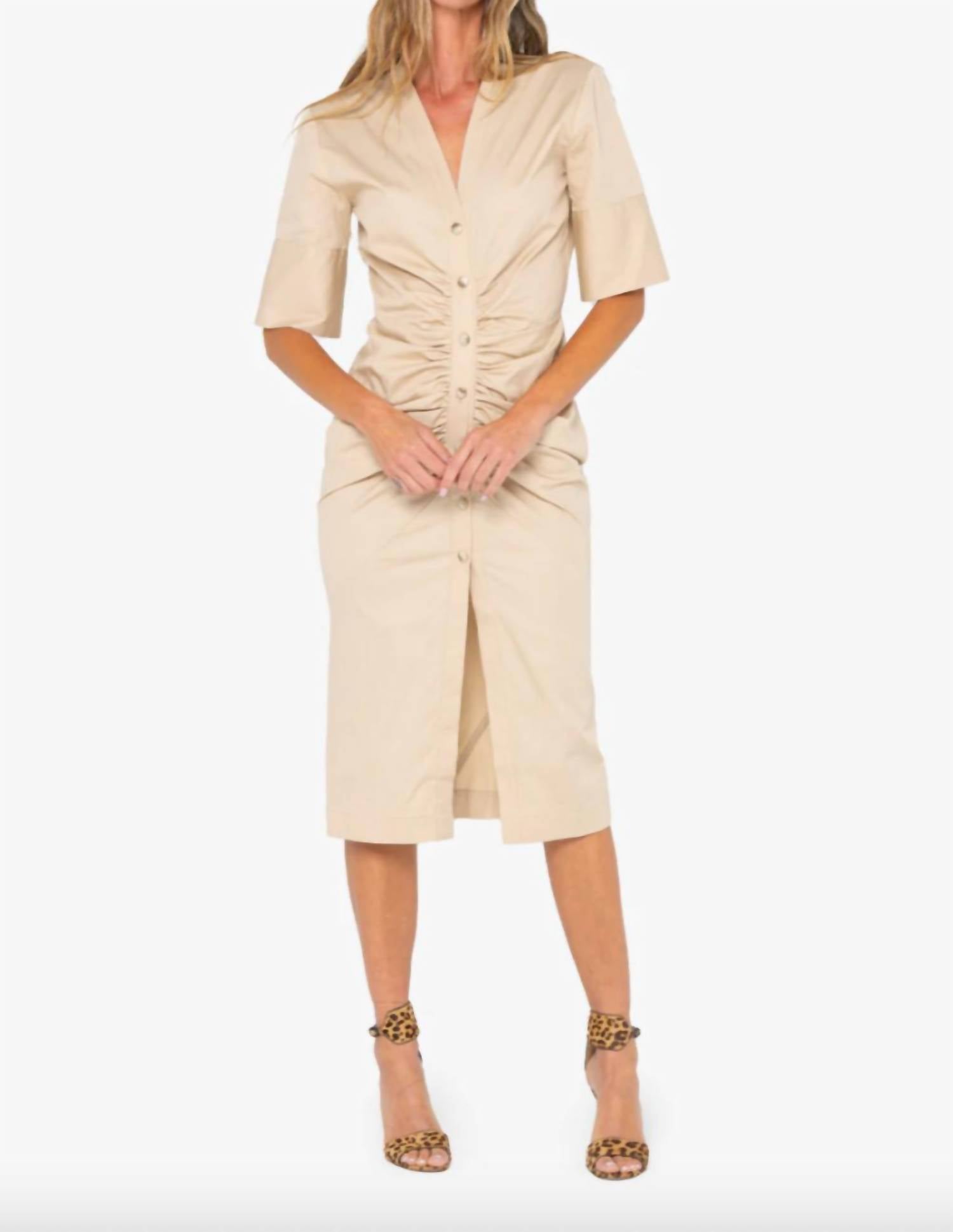 Платье Ameli светло-бежевое JBQ
Платье Ameli светло-бежевое JBQ