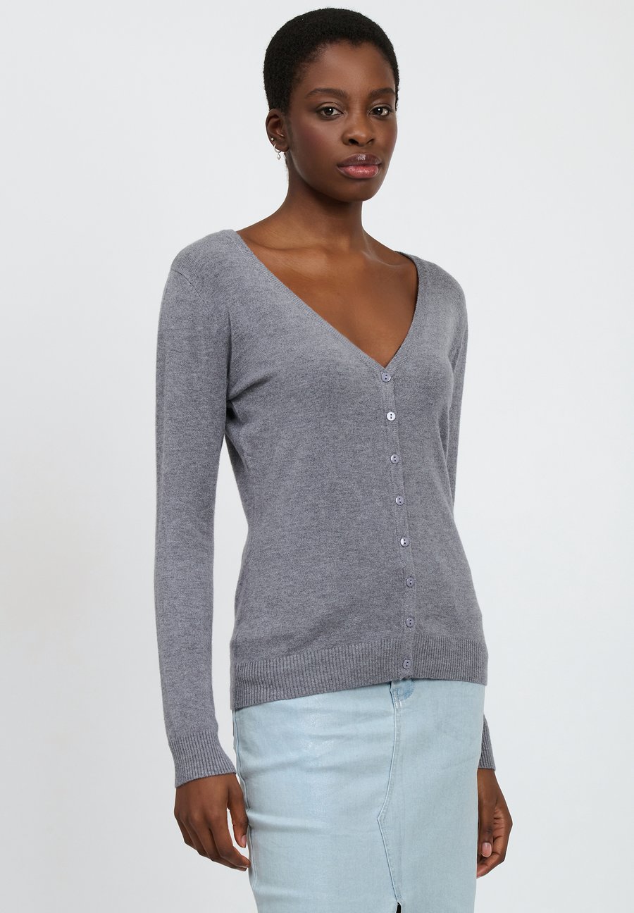 Кардиган INFLUENCER V-NECK BASIC , Grey
Кардиган INFLUENCER V-NECK BASIC , Grey
