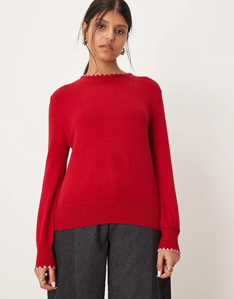 Потертый вязаный джемпер с круглым вырезом и контрастным вырезом красного цвета
Потертый вязаный джемпер с круглым вырезом и контрастным вырезом красного цвета