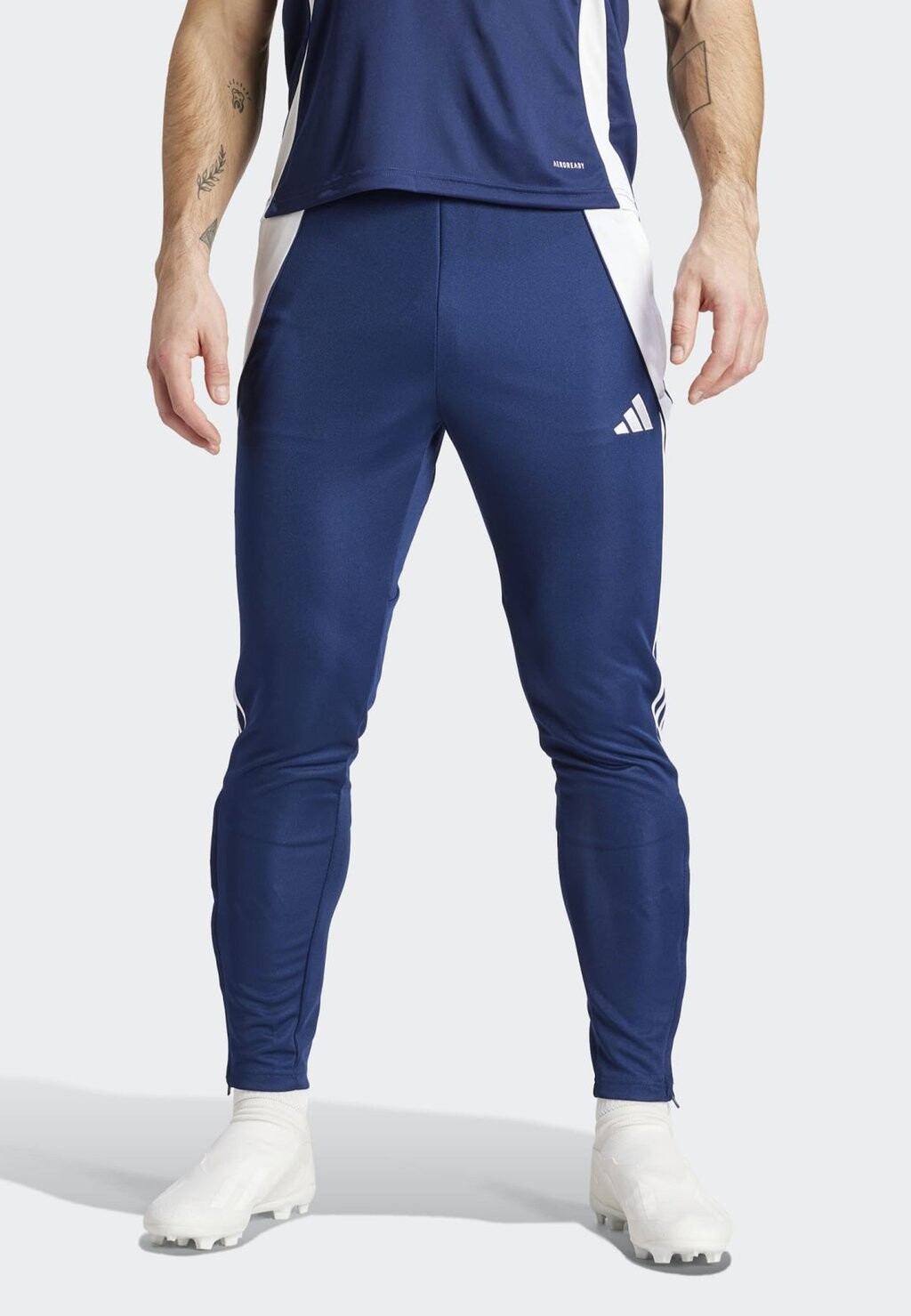 Брюки для бега TIRO24 TRAINING SLIM adidas Performance, цвет team navy blue white
Брюки для бега TIRO24 TRAINING SLIM adidas Performance, цвет team navy blue white