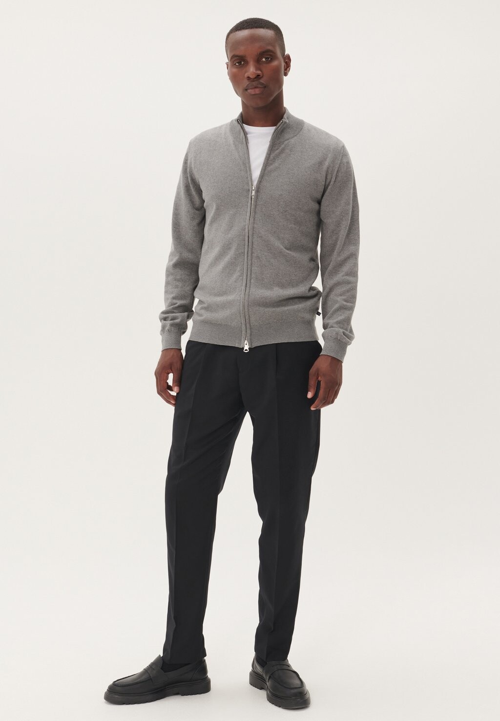 Кардиган MACARDO Matinique, светло-серый
Кардиган MACARDO Matinique, светло-серый