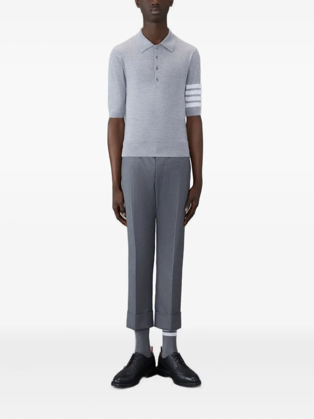 Рубашка-поло с короткими рукавами и четырьмя полосками THOM BROWNE, серый
Рубашка-поло с короткими рукавами и четырьмя полосками THOM BROWNE, серый