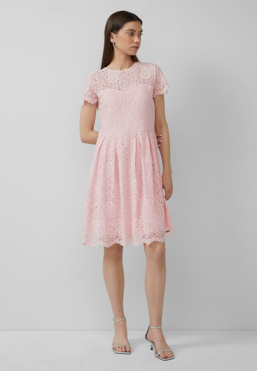 Платье QS TAILLIERTES, Zartrosa/Light Pink
Платье QS TAILLIERTES, Zartrosa/Light Pink