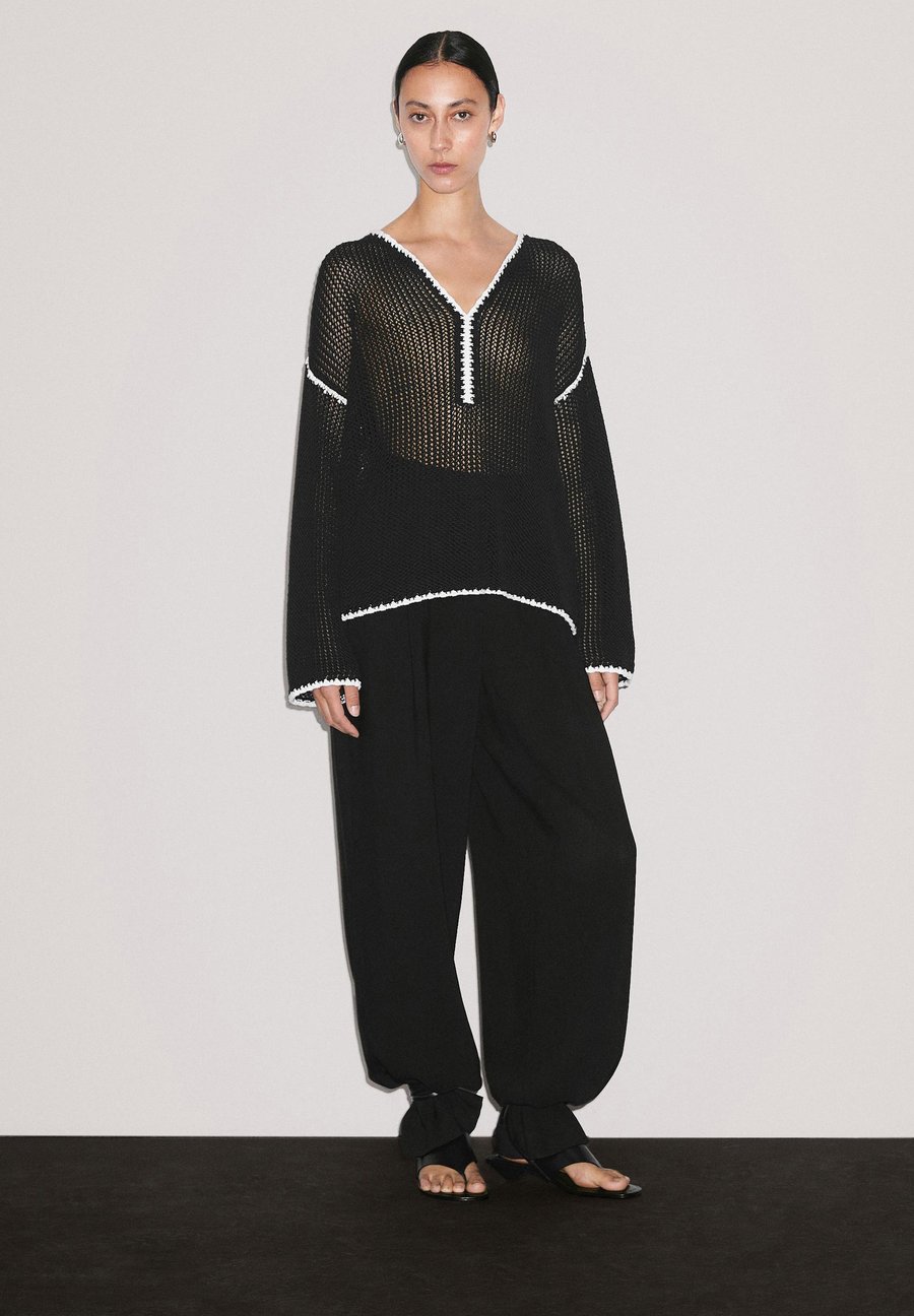 Джемпер Massimo Dutti WIDE OPENWORK CROCHET, Black
Джемпер Massimo Dutti WIDE OPENWORK CROCHET, Black