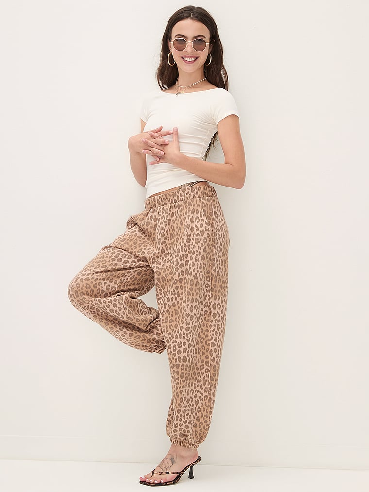 Мягкий ребристый топ с открытой спиной на весь день Pink, белый 
Мягкий ребристый топ с открытой спиной на весь день Pink, белый