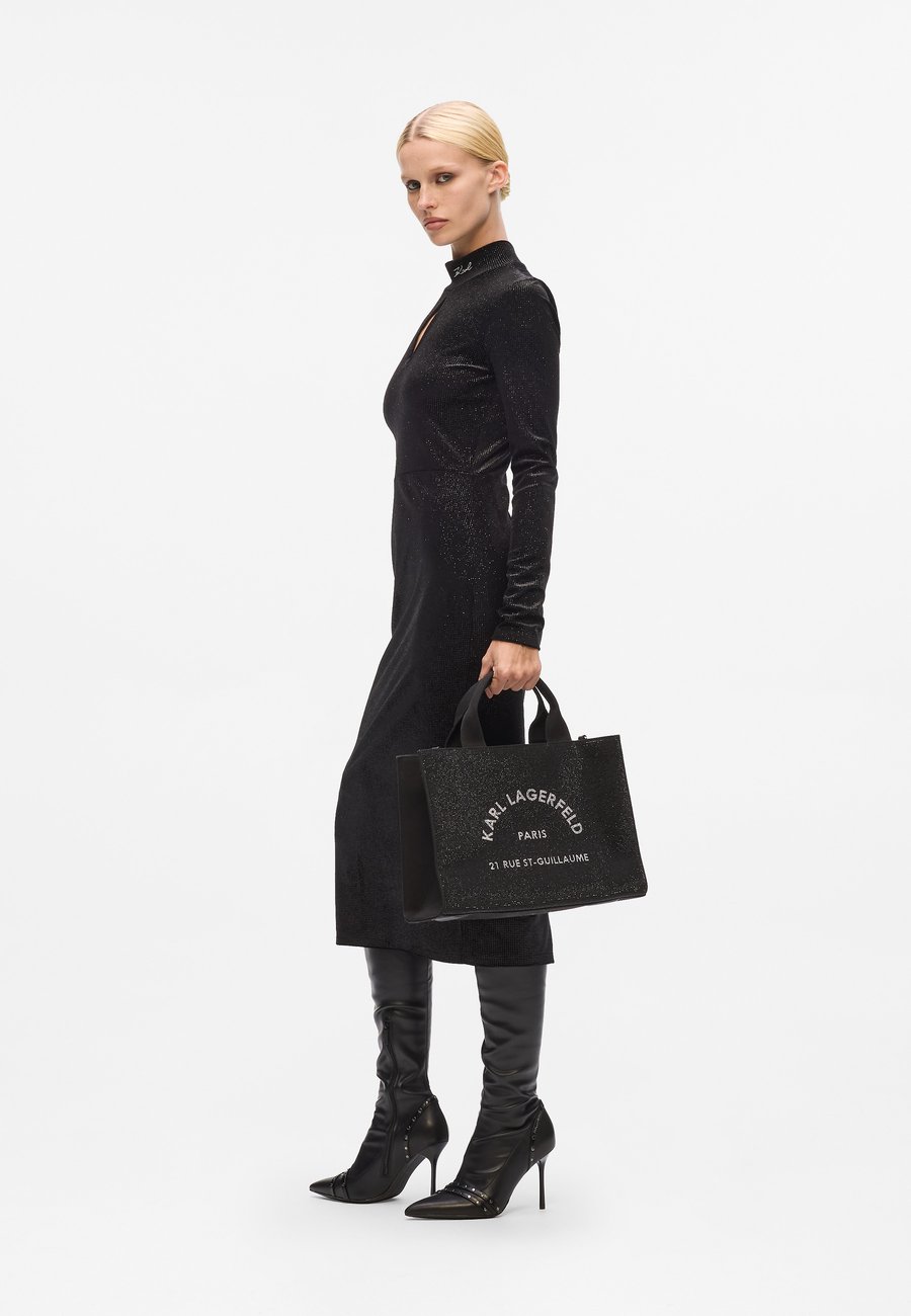 Сумка KARL LAGERFELD SQUARE TOTE, Black
Сумка KARL LAGERFELD SQUARE TOTE, Black