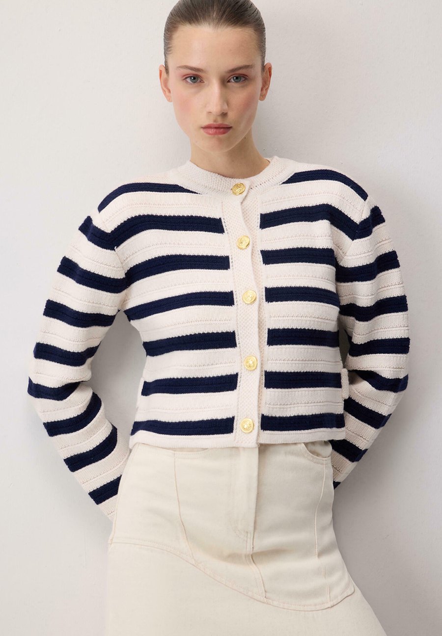 Кардиган Touché Privé ÇİZGİLİ , Navy Blue/Dark Blue
Кардиган Touché Privé ÇİZGİLİ , Navy Blue/Dark Blue