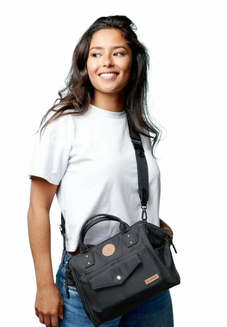 Сумка Cabaia CAMBRIDGE, Musta/Black
Сумка Cabaia CAMBRIDGE, Musta/Black