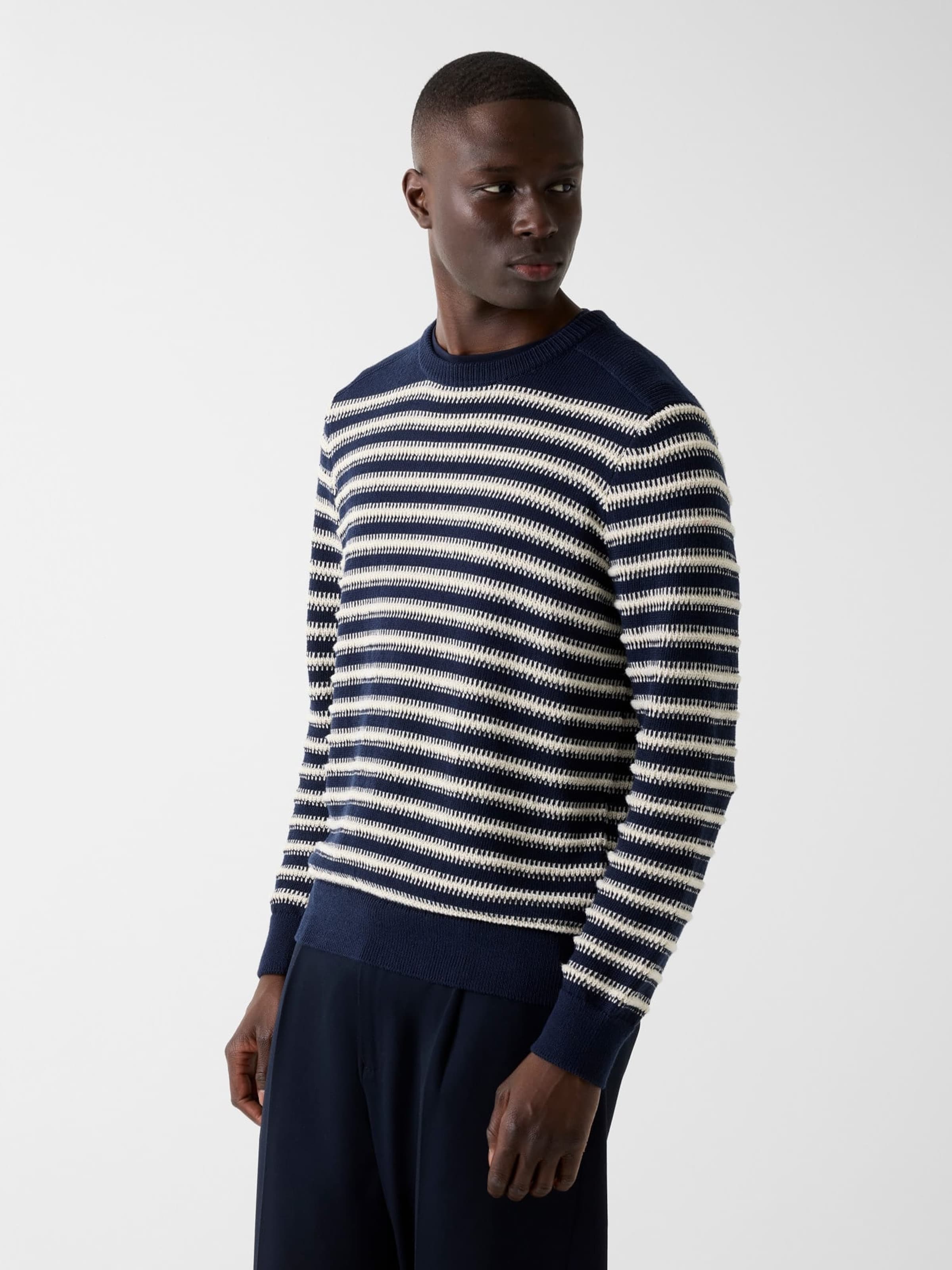 GUESS Свитер в цвете Navy
GUESS Свитер в цвете Navy