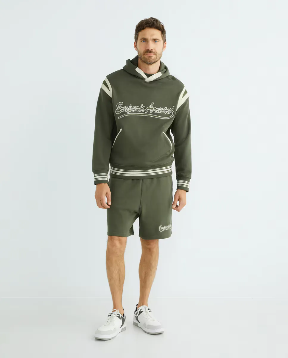 Мужская толстовка с капюшоном и курсивным логотипом Emporio Armani, цвет Verde Cadete
Мужская толстовка с капюшоном и курсивным логотипом Emporio Armani, цвет Verde Cadete