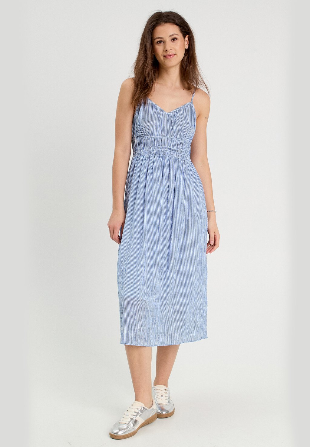 Повседневное платье MIDI MIT TRÄGERN Cache Cache, светло-голубой
Повседневное платье MIDI MIT TRÄGERN Cache Cache, светло-голубой