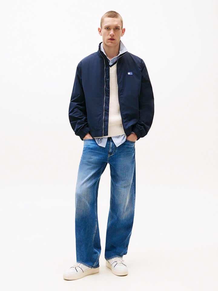 TOMMY JEANS Куртка переходного цвета темно-синего цвета
TOMMY JEANS Куртка переходного цвета темно-синего цвета