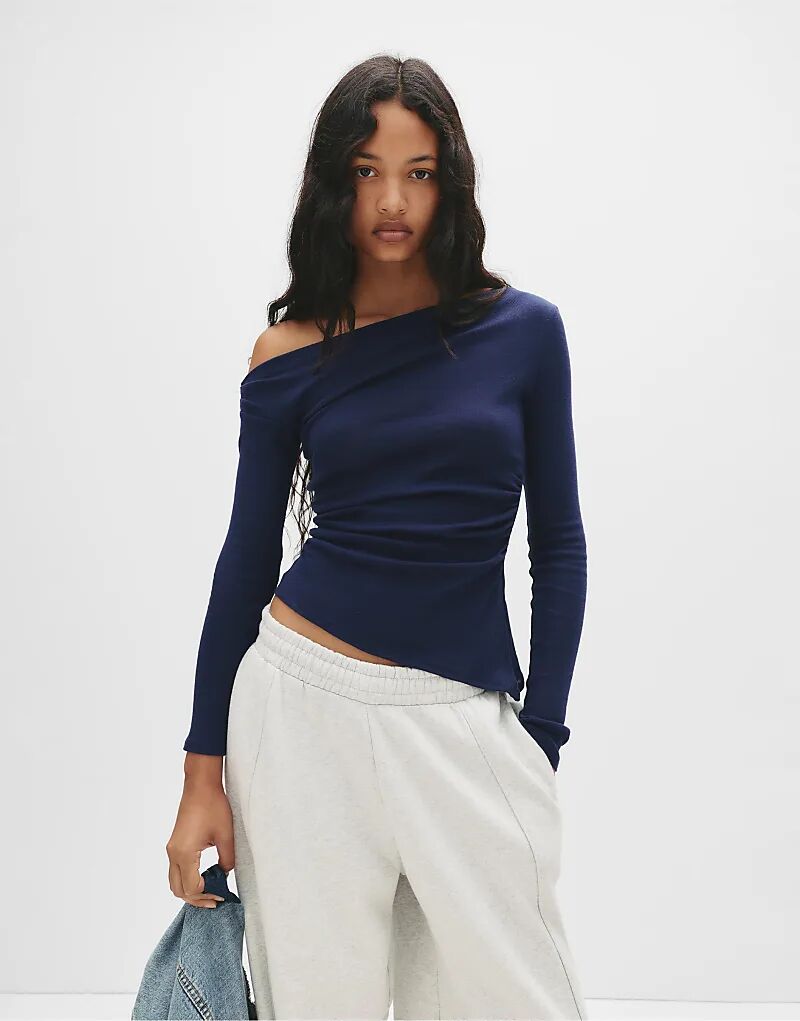 Асимметричный лонгслив с длинными рукавами Pull&Bear темно-синего цвета
Асимметричный лонгслив с длинными рукавами Pull&Bear темно-синего цвета