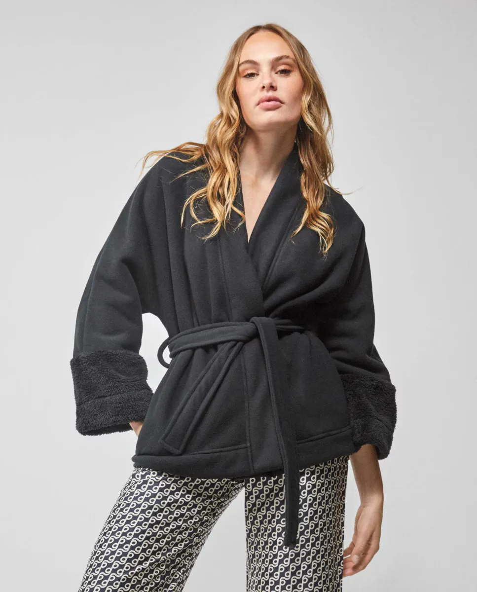 Короткий женский флисовый халат Gisela, черный
Короткий женский флисовый халат Gisela, черный