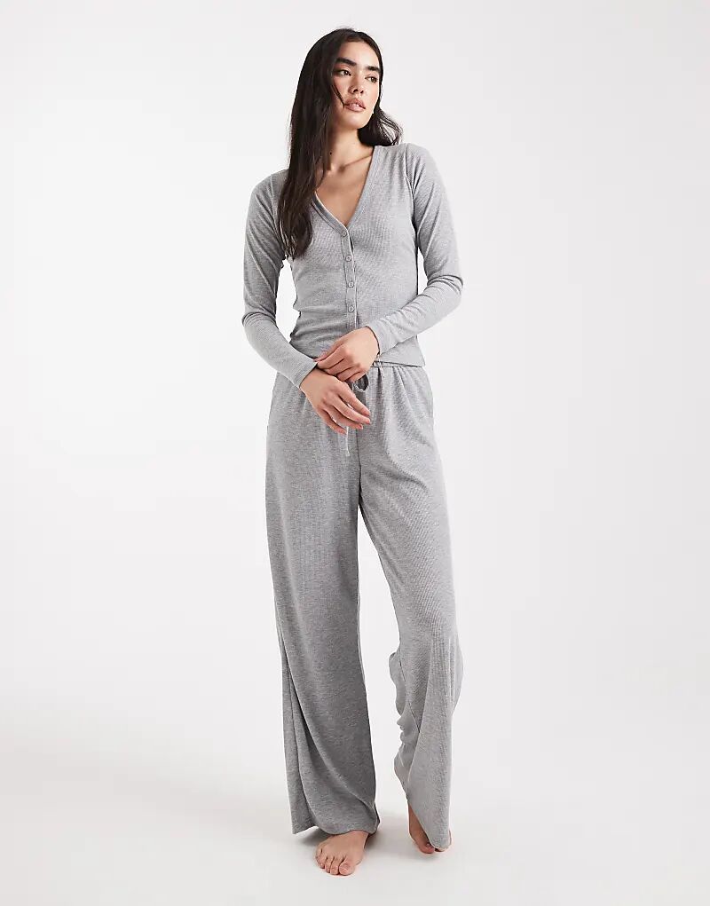 Супермягкая пижама на пуговицах Brave Soul светло-серого цвета
Супермягкая пижама на пуговицах Brave Soul светло-серого цвета