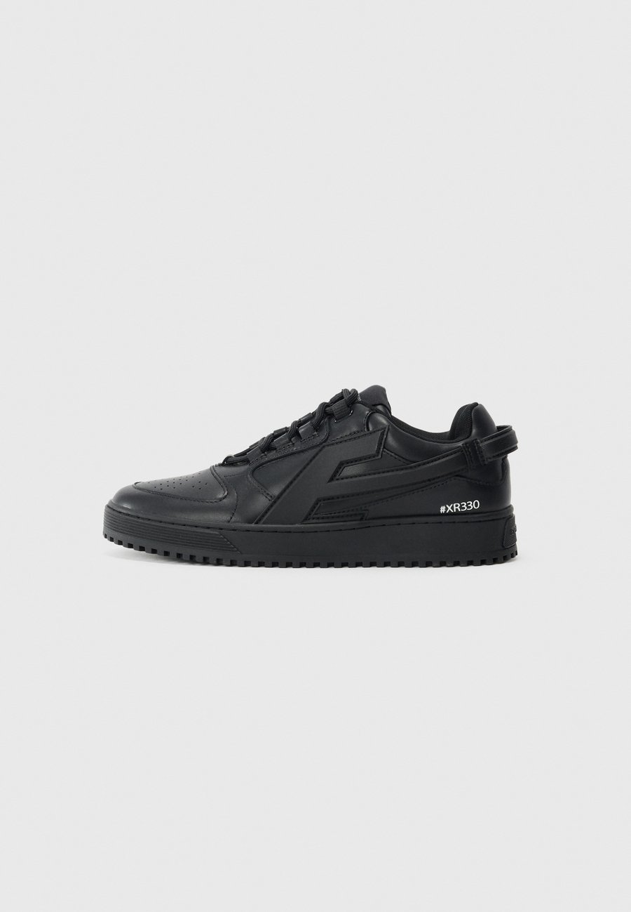 Кроссовки Emporio Armani Trainers, Black
Кроссовки Emporio Armani Trainers, Black