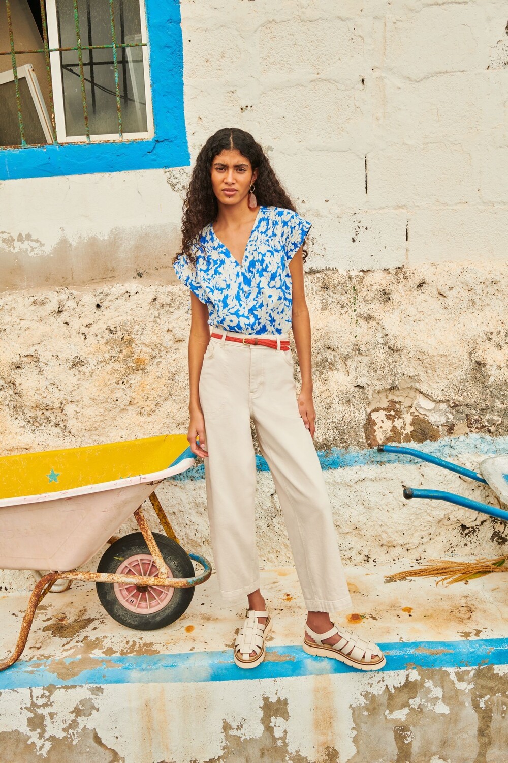 Укороченные джинсы Tia широкого кроя White Stuff, бежевый
Укороченные джинсы Tia широкого кроя White Stuff, бежевый