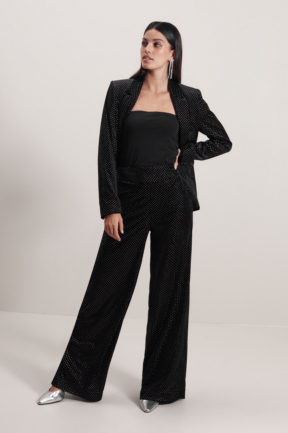 Широкие брюки из бархата с отделкой по фигуре Next, черный
Широкие брюки из бархата с отделкой по фигуре Next, черный