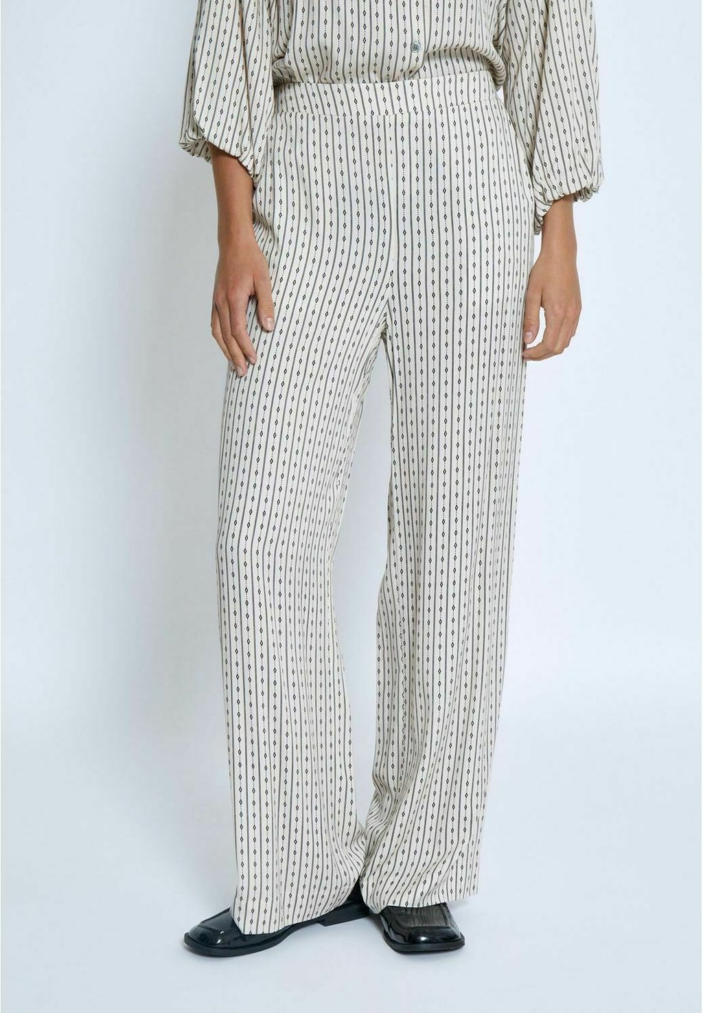 Брюки PEPPERCORN, белый 
Брюки PEPPERCORN, белый