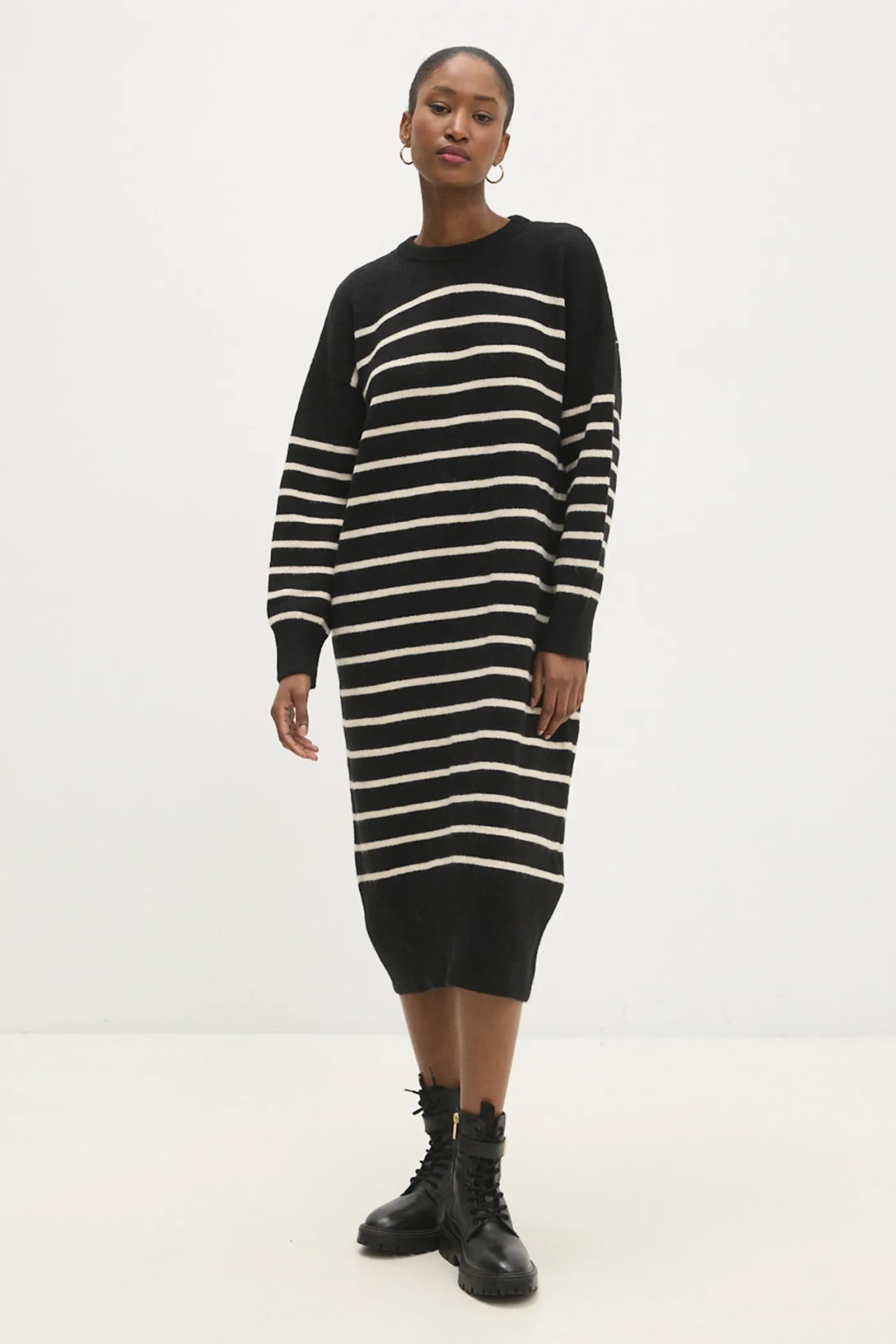 Шерстяное платье Answear Lab, черный 
Шерстяное платье Answear Lab, черный