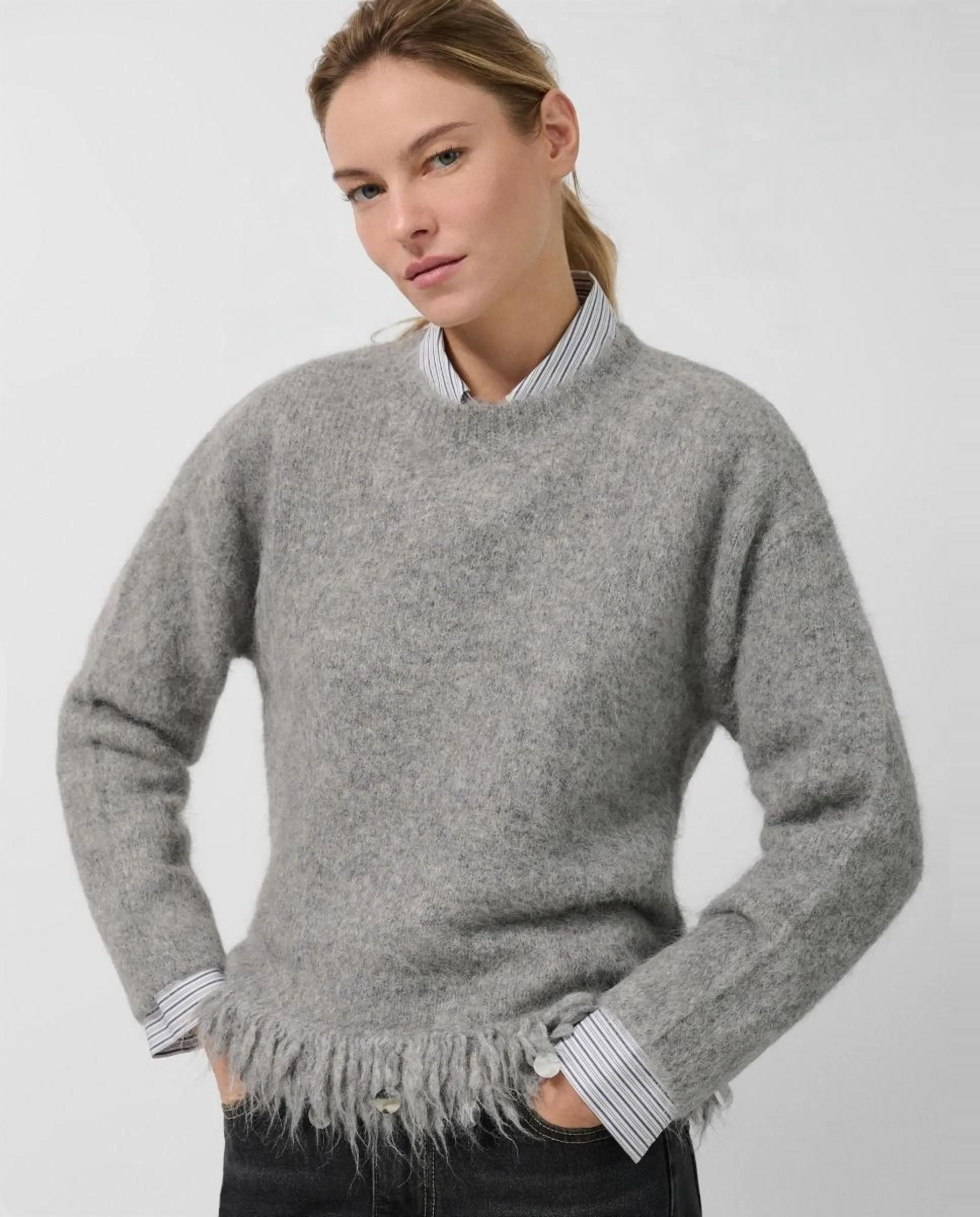 Женская оверсайтовая футболка с бахромой Roberto Verino, темно-серый
Женская оверсайтовая футболка с бахромой Roberto Verino, темно-серый