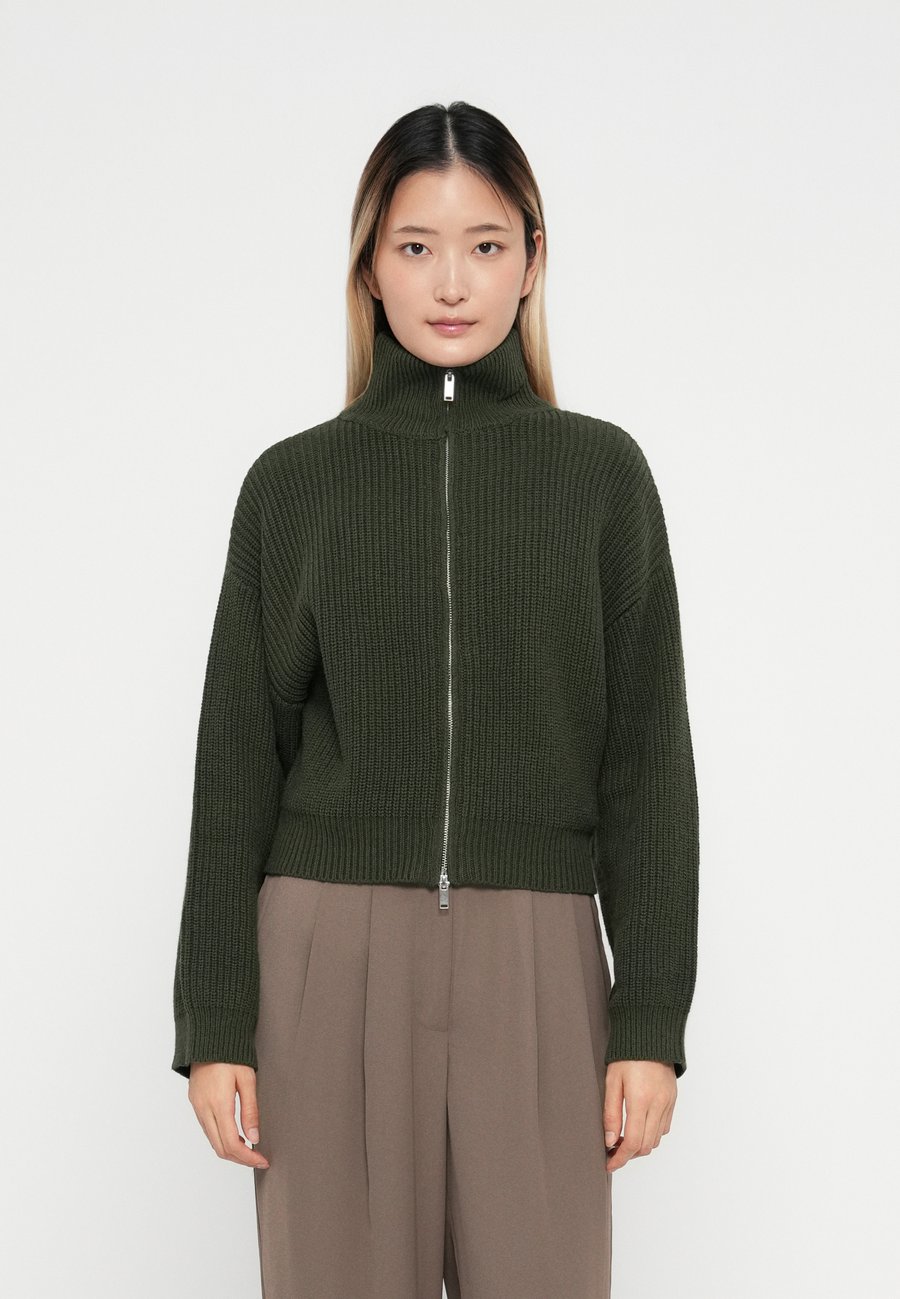 Кардиган LeGer by Lena Gercke CINDY JUMPER, Duffle Bag/Green
Кардиган LeGer by Lena Gercke CINDY JUMPER, Duffle Bag/Green