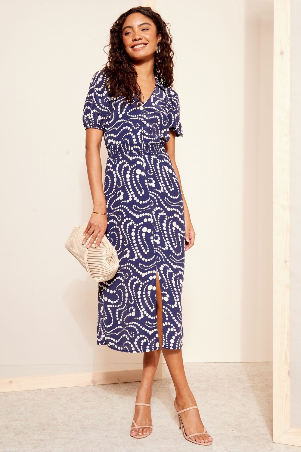 Платье миди со сборкой на талии и воротником Friends Like These, синий 
Платье миди со сборкой на талии и воротником Friends Like These, синий