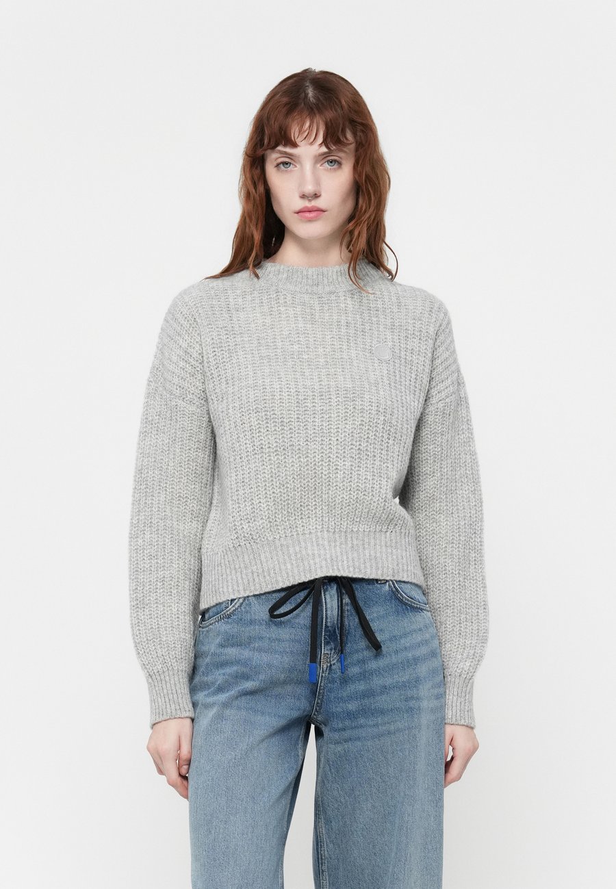 Джемпер HUGO SLOGERYNNA, Open Grey/Grey
Джемпер HUGO SLOGERYNNA, Open Grey/Grey