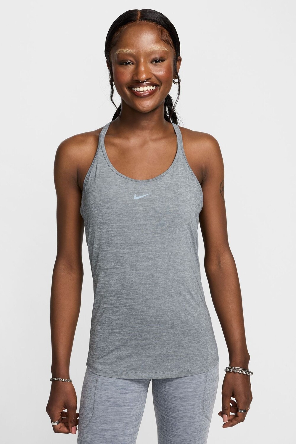 Одна классическая майка на бретелях Dri Fit Nike, серый
Одна классическая майка на бретелях Dri Fit Nike, серый