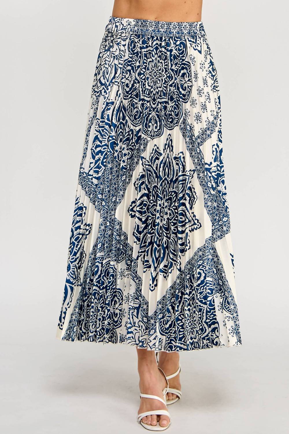 Классическая плиссированная юбка в голубом цвете Classic Touch ELLISON
Классическая плиссированная юбка в голубом цвете Classic Touch ELLISON