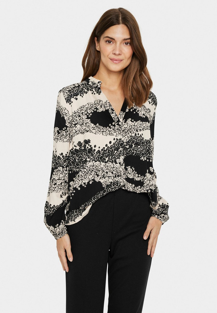 Блуза Saint Tropez EDASZ BLOUSE, Black Wavy Flowers/Black
Блуза Saint Tropez EDASZ BLOUSE, Black Wavy Flowers/Black