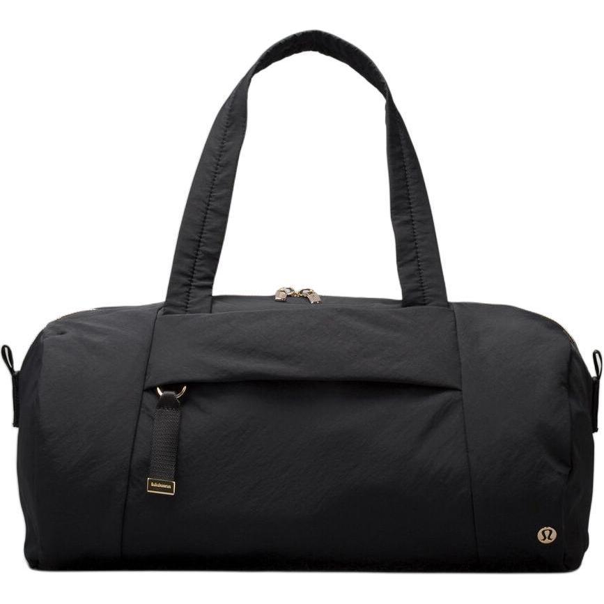 Lululemon 16-литровая дорожная сумка из переработанного полиэстера унисекс черный и золотой, Black & Gold
Lululemon 16-литровая дорожная сумка из переработанного полиэстера унисекс черный и золотой, Black & Gold