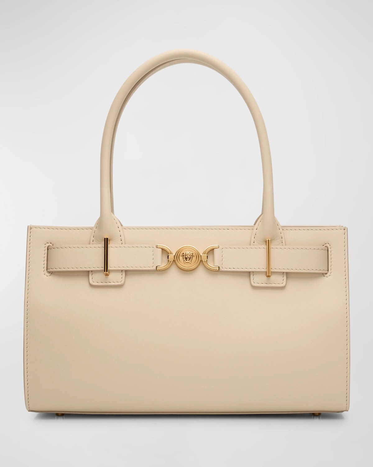 Большая кожаная сумка-тоут Medusa 95, цвет Light Sand-Gold Versace
Большая кожаная сумка-тоут Medusa 95, цвет Light Sand-Gold Versace